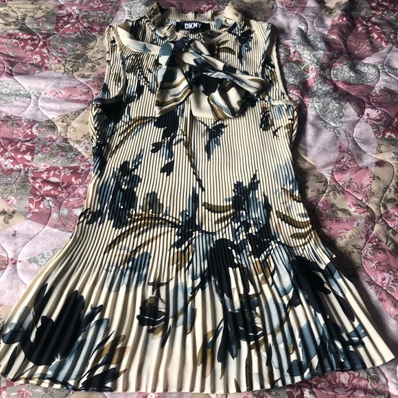 Dkny Tops - Like New DKNY Pleated Floral Tank Top